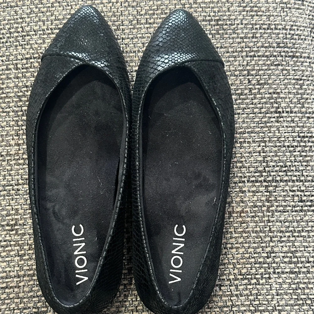 Vionic Caballo Snakeskin Pointed Toe Flats Orthotic Comfort Shoes Size 5